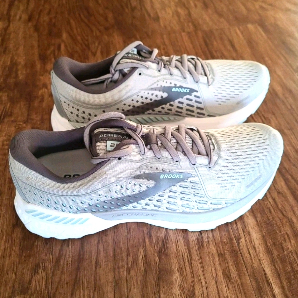 Brooks Adrenaline 21 Women's sz 8